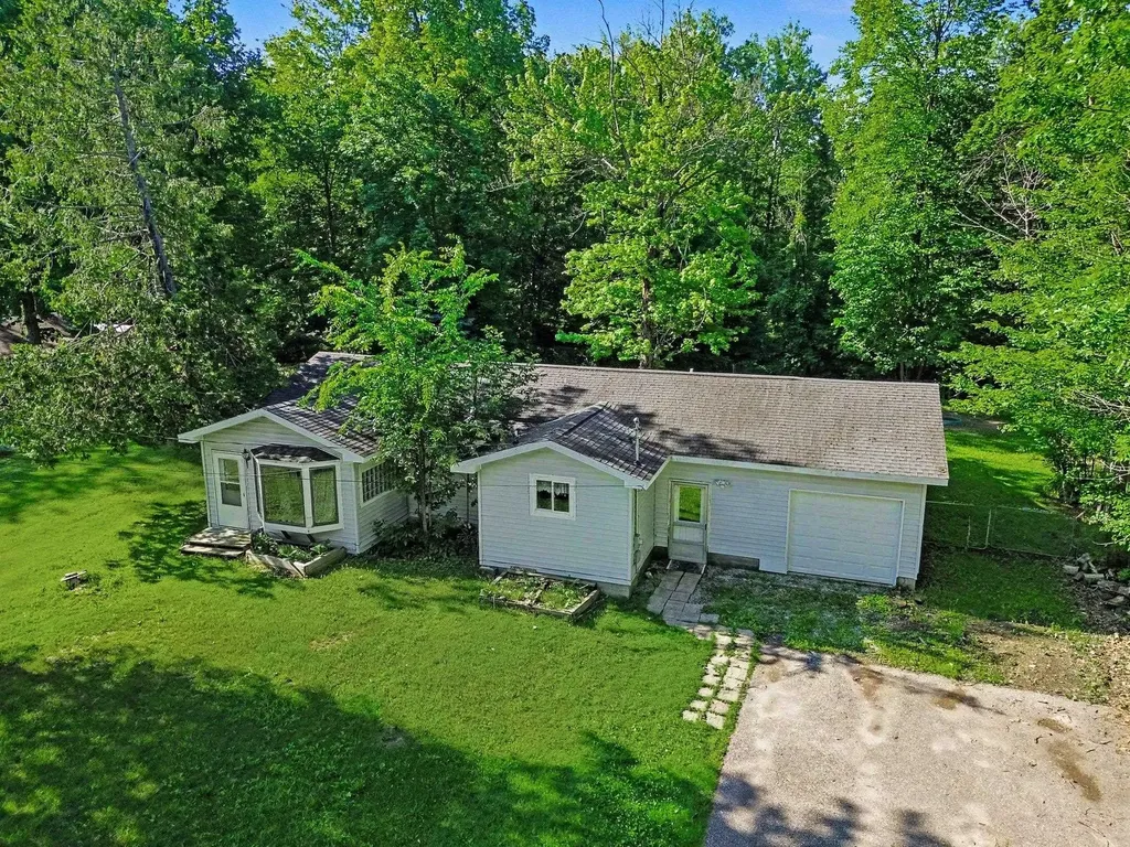 7579 Hillsdale Drive Plainfield Township MI 48739