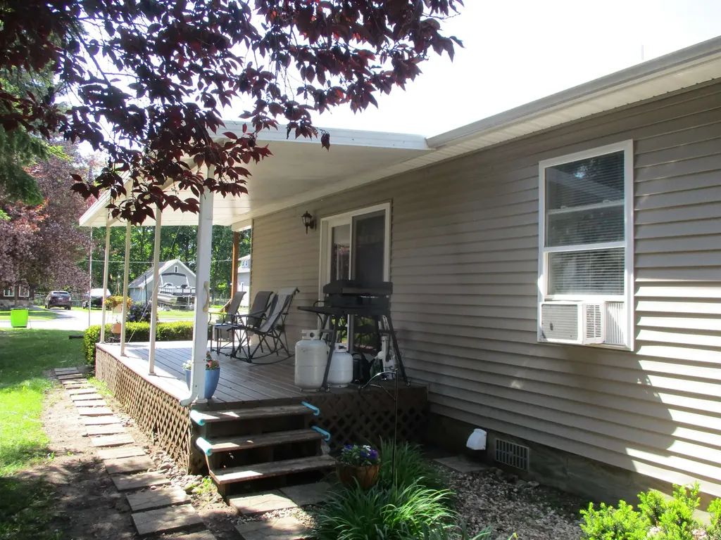 262 N Burgess Street West Branch Township MI 48661