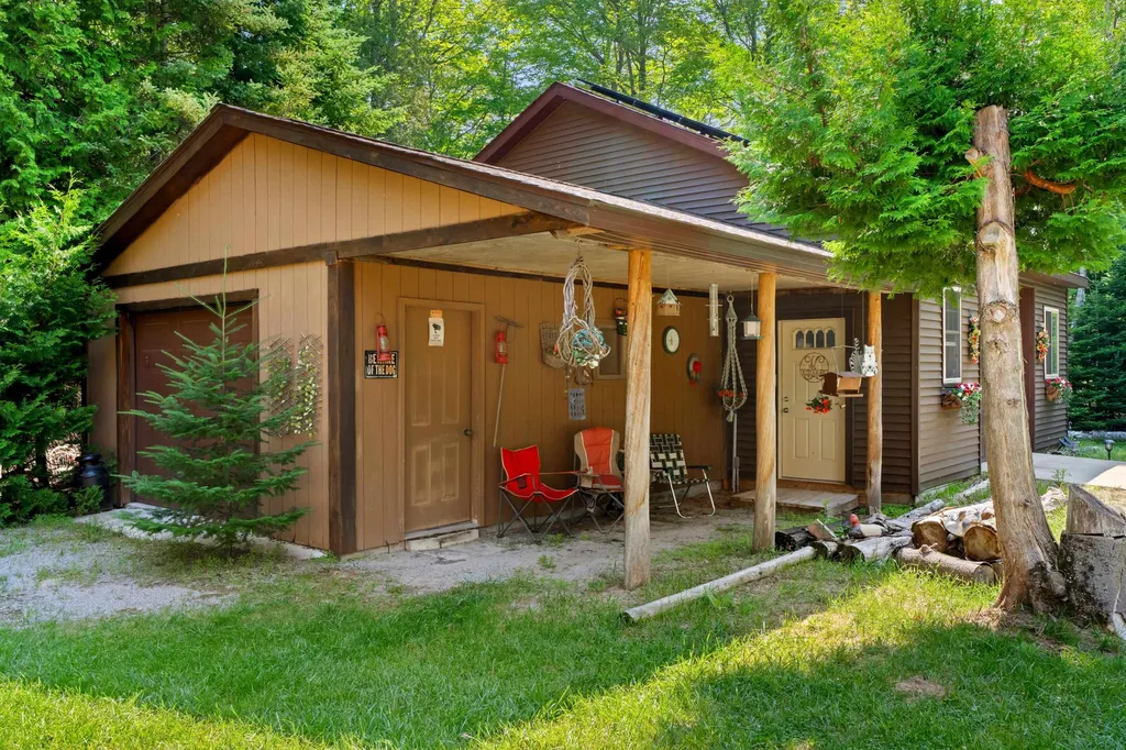 7398 Huntington Drive Oscoda Charter Township MI 48750