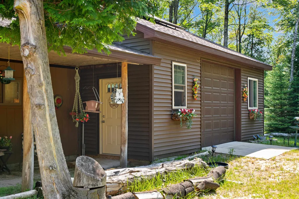 7398 Huntington Drive Oscoda Charter Township MI 48750