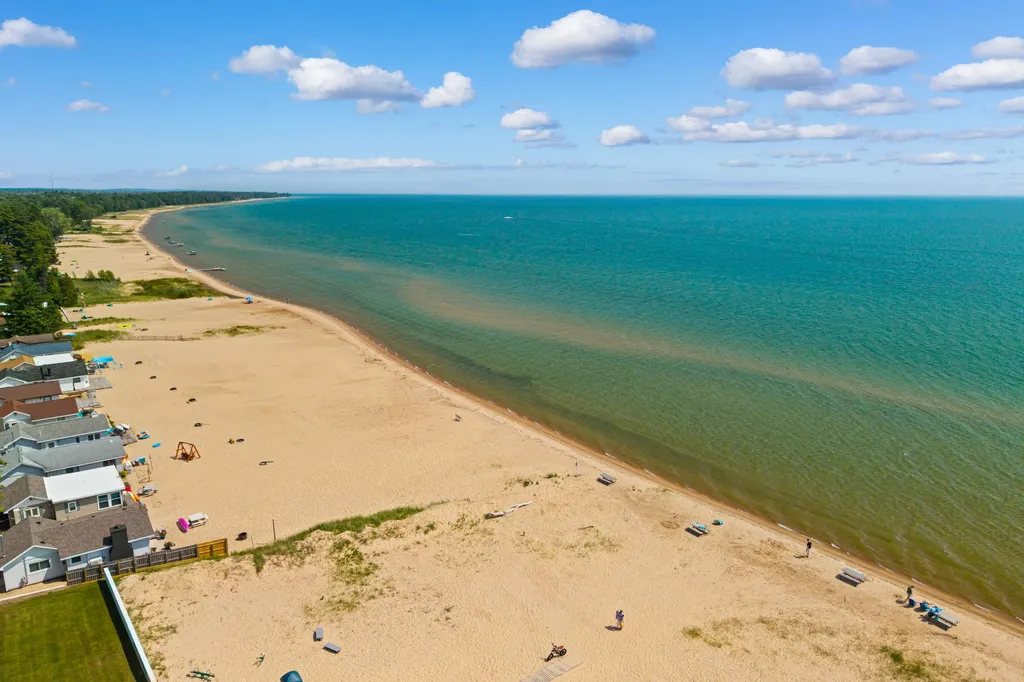 7398 Huntington Drive Oscoda Charter Township MI 48750