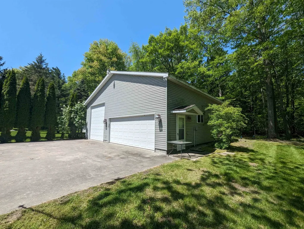 387 N Huron Whitney Township MI 48703