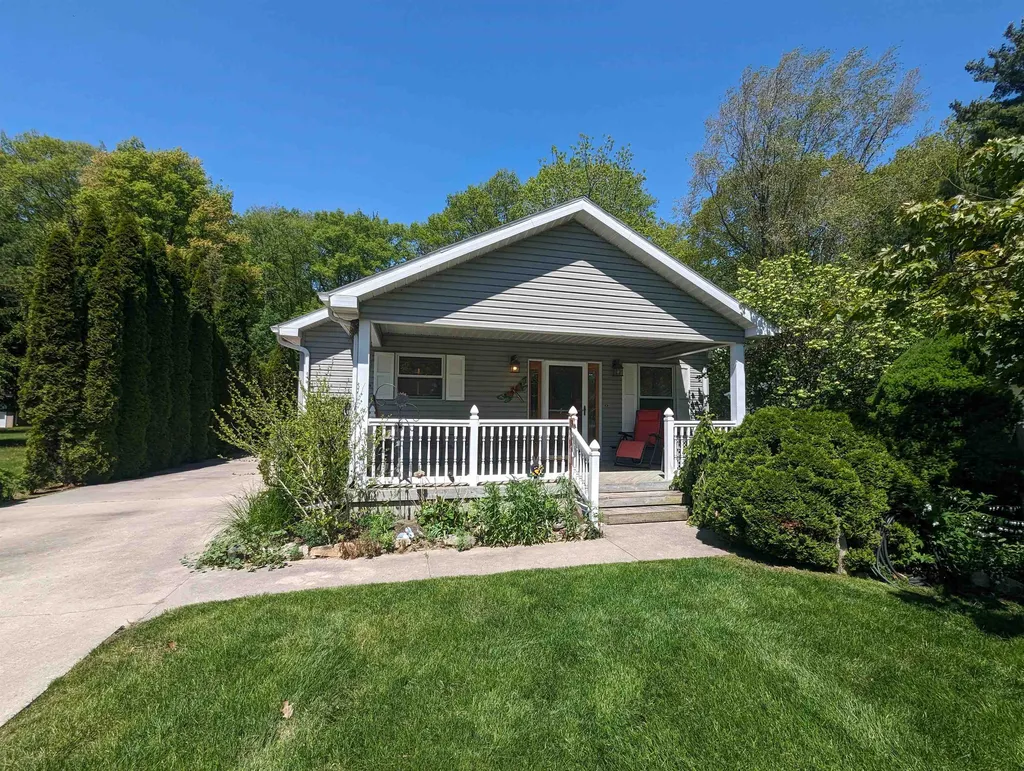 387 N Huron Whitney Township MI 48703