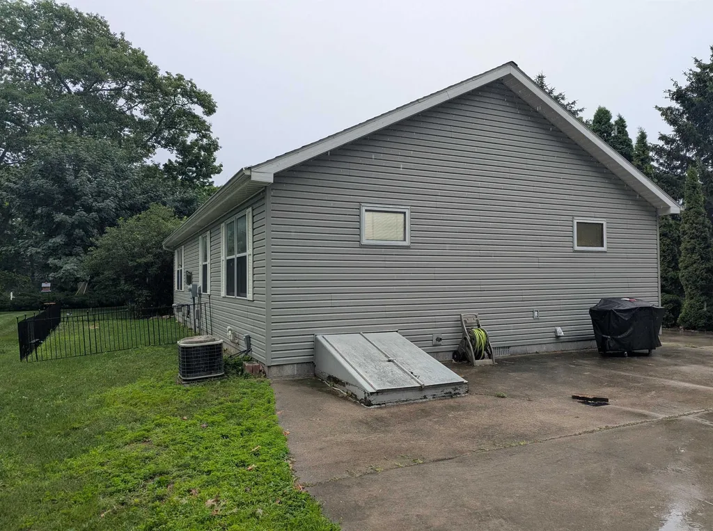 387 N Huron Whitney Township MI 48703