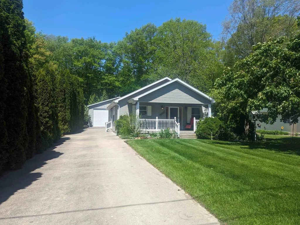 387 N Huron Whitney Township MI 48703