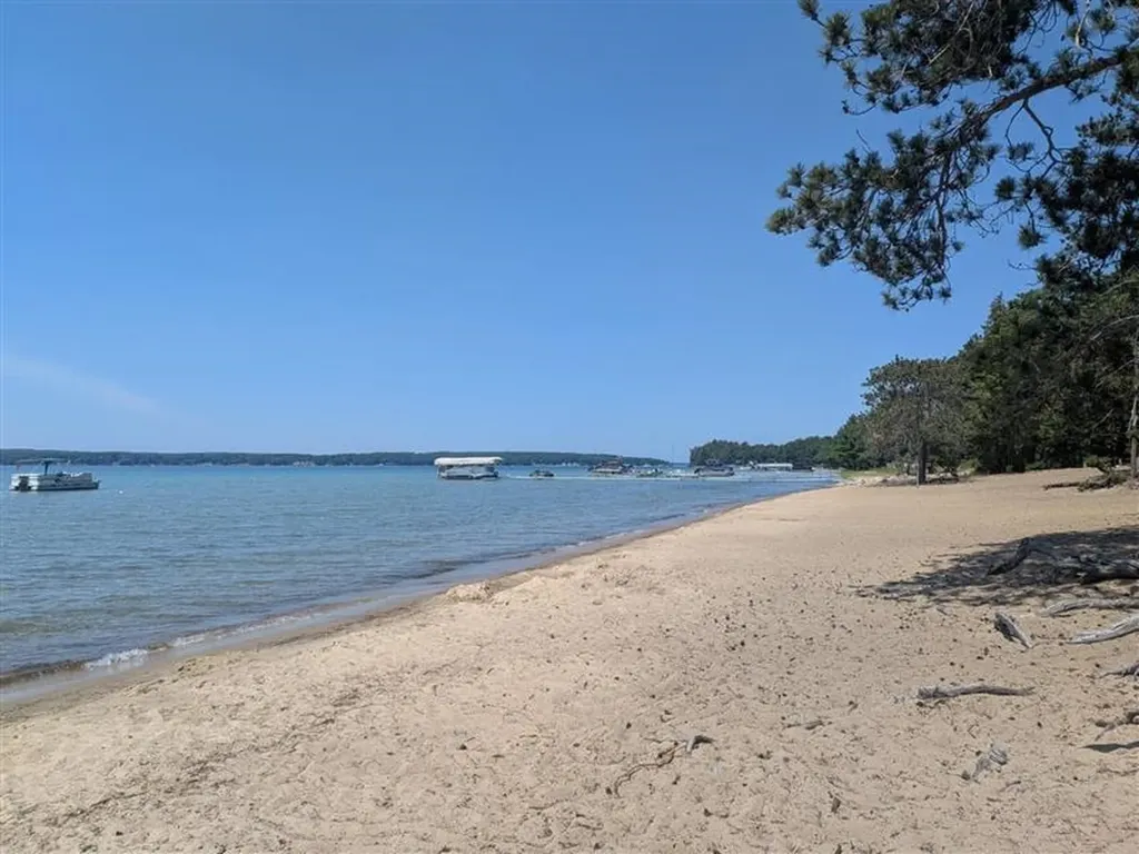 4019 E Higgins Lake Drive Roscommon Township MI 48653