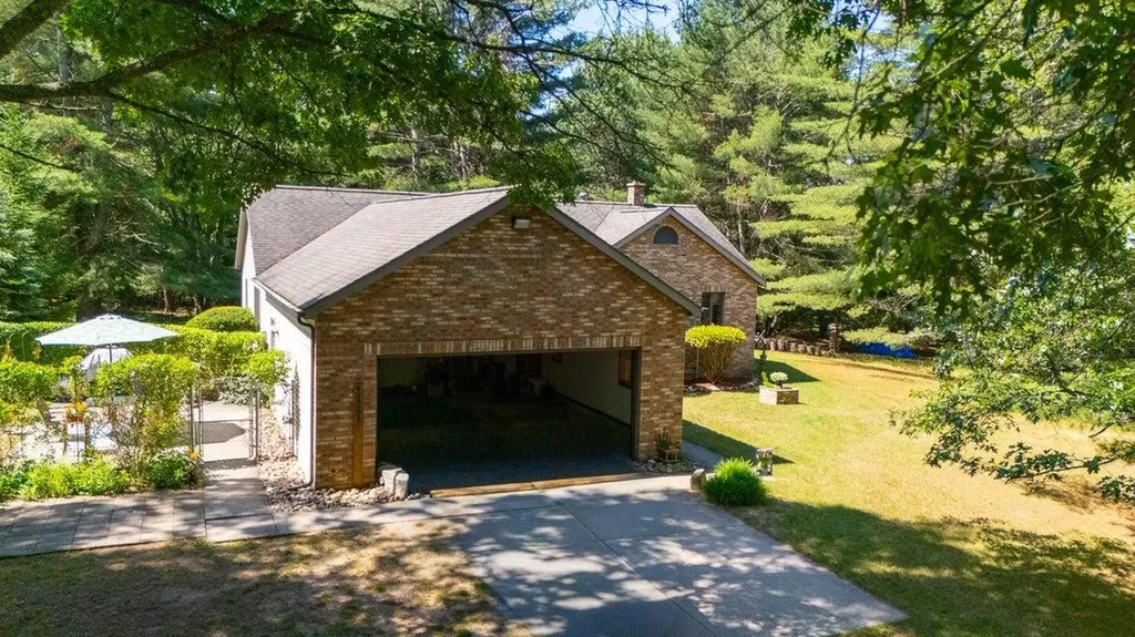 3557 W Pinewood Drive Gerrish Township MI 48653