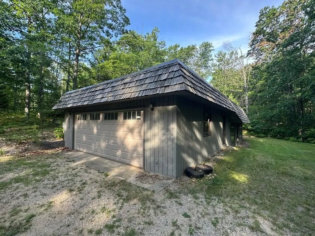 2318 W Sunset Drive Gerrish Township MI 48653