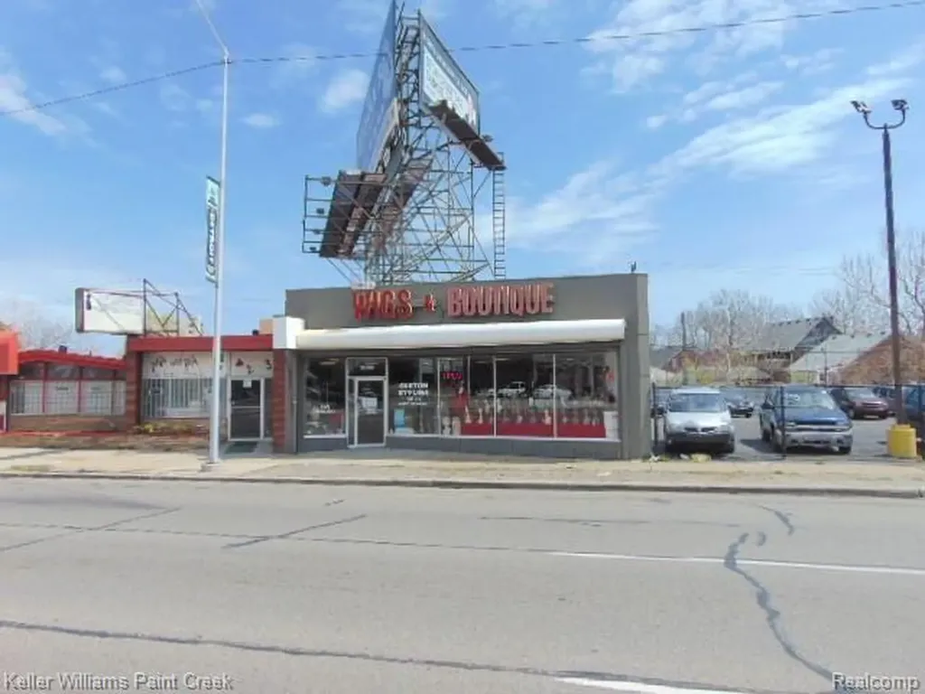 15391 Gratiot Avenue Detroit City MI 48205