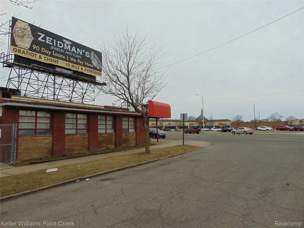 15391 Gratiot Avenue Detroit City MI 48205