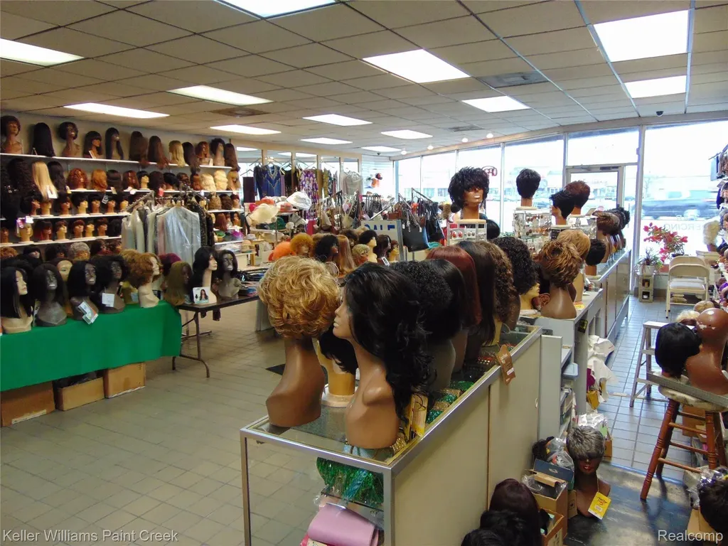 15391 Gratiot Avenue Detroit City MI 48205
