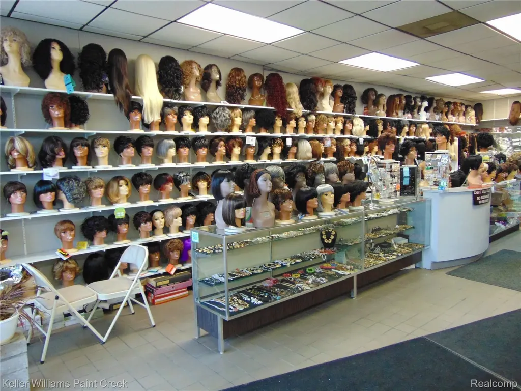 15391 Gratiot Avenue Detroit City MI 48205