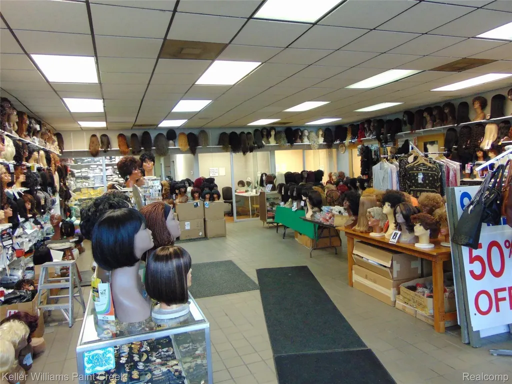 15391 Gratiot Avenue Detroit City MI 48205