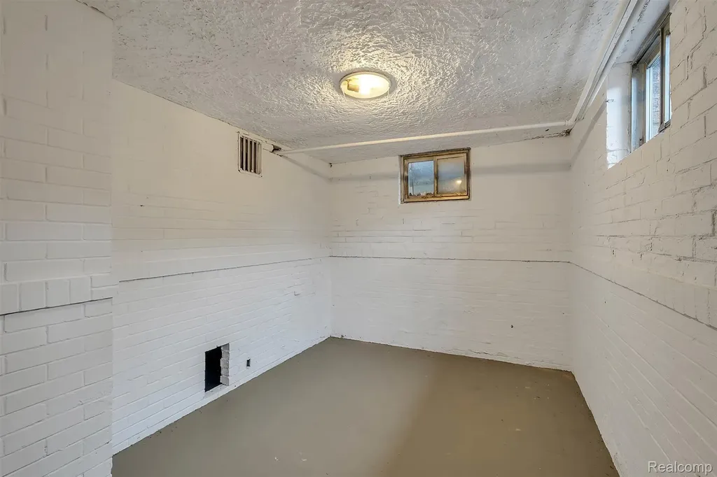 2359 E Grand River Road Williamstown Township MI 48895