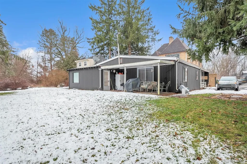 2359 E Grand River Road Williamstown Township MI 48895