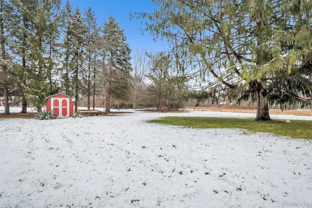 2359 E Grand River Road Williamstown Township MI 48895