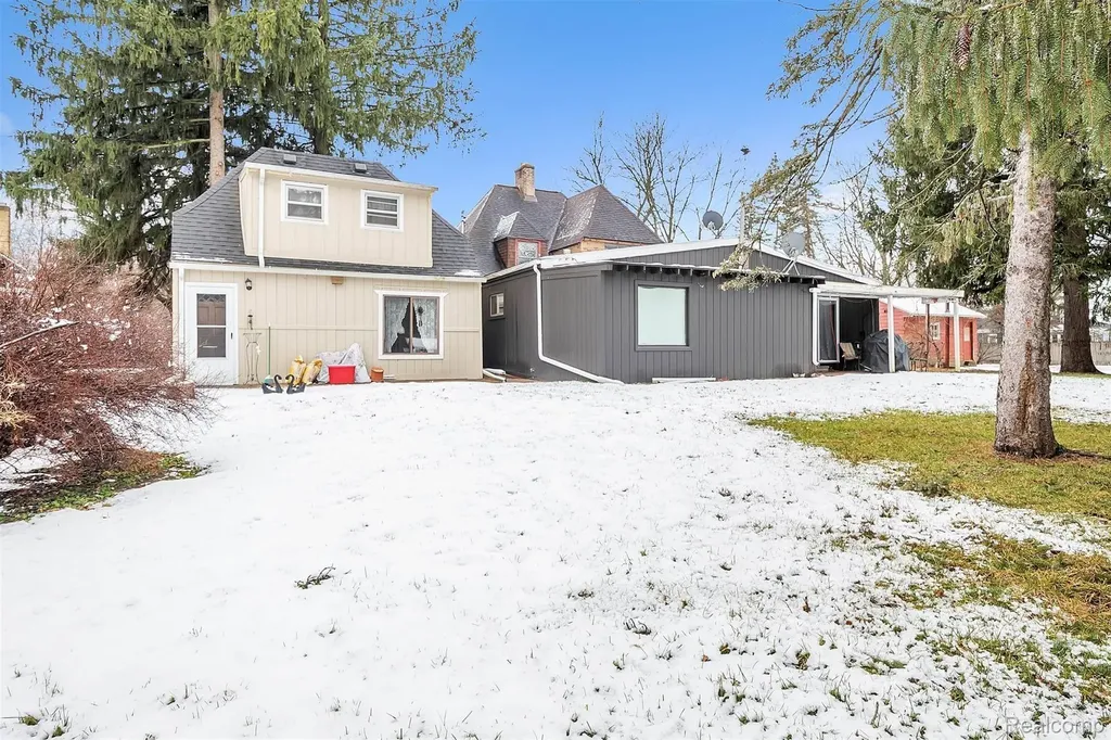 2359 E Grand River Road Williamstown Township MI 48895