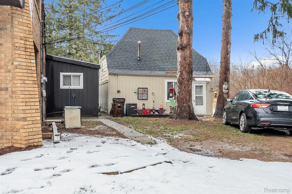 2359 E Grand River Road Williamstown Township MI 48895