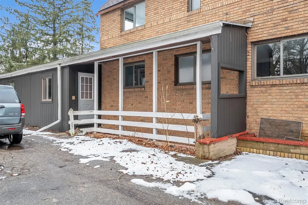 2359 E Grand River Road Williamstown Township MI 48895