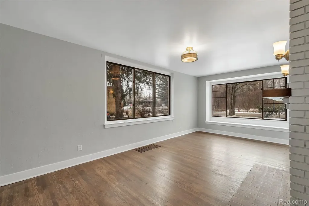 2359 E Grand River Road Williamstown Township MI 48895