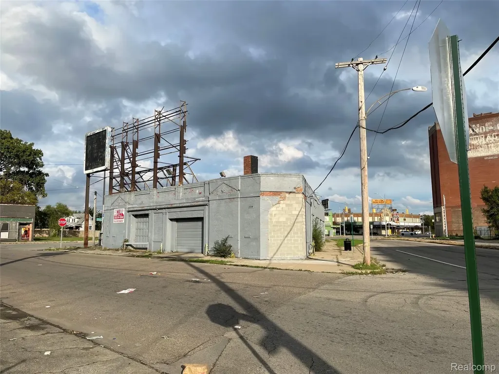 11019 W Grand River Avenue Detroit City MI 48204