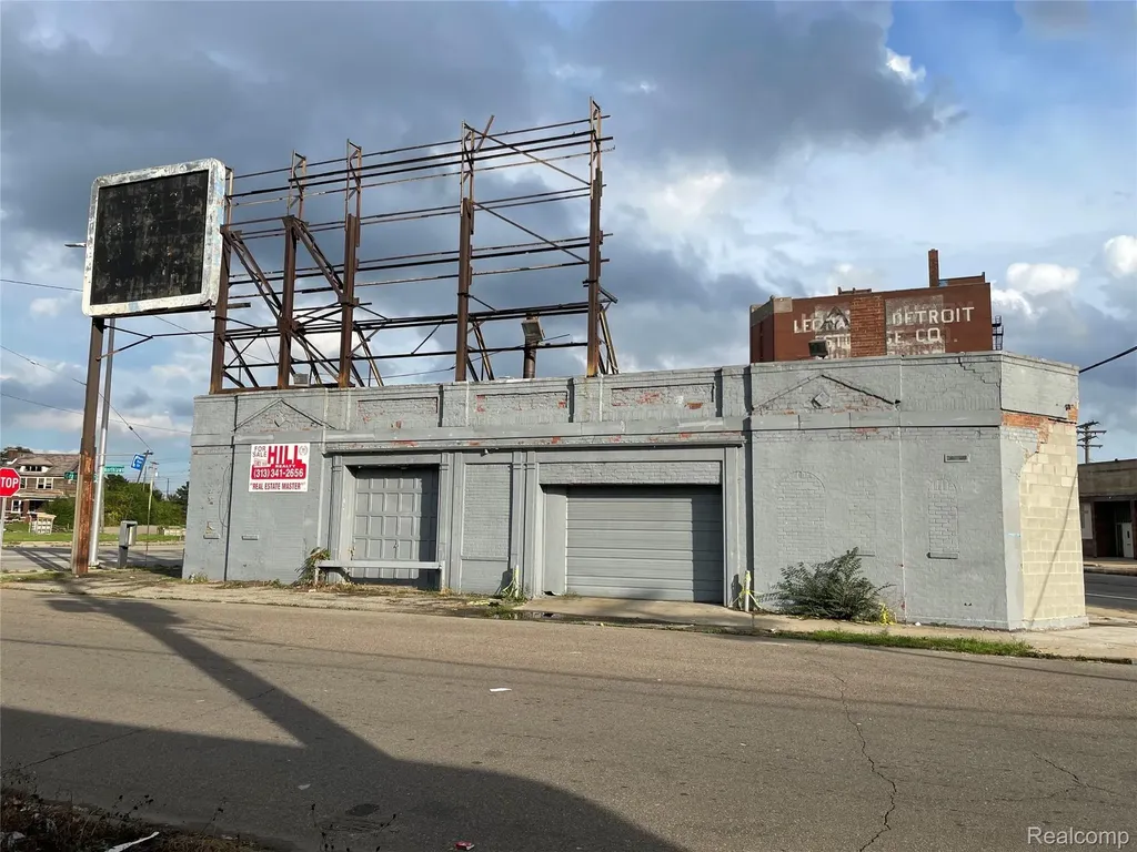 11019 W Grand River Avenue Detroit City MI 48204