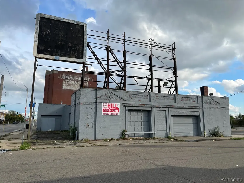 11019 W Grand River Avenue Detroit City MI 48204