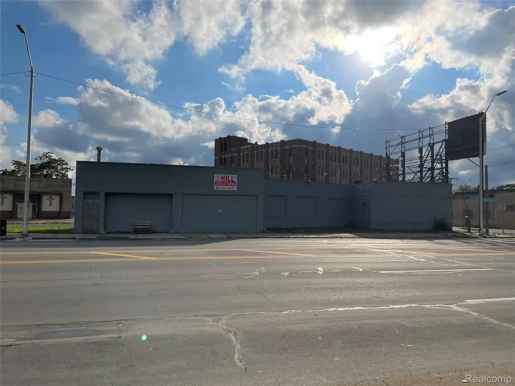11019 W Grand River Avenue Detroit City MI 48204