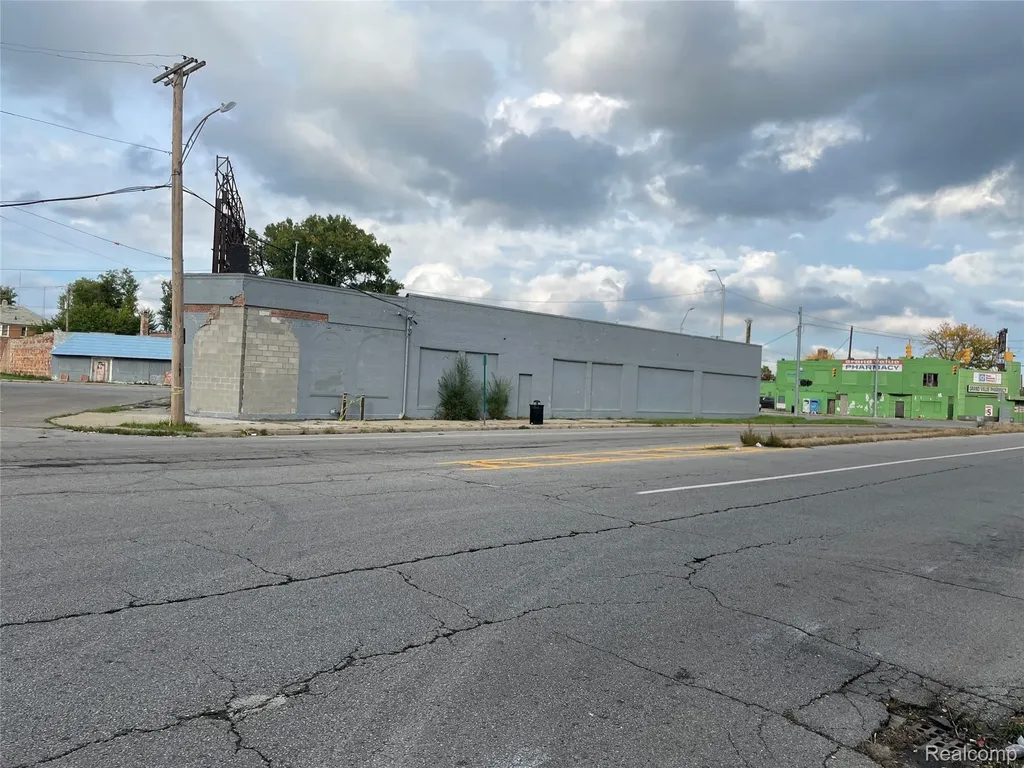 11019 W Grand River Avenue Detroit City MI 48204