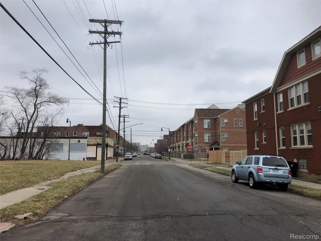 3907 Lincoln Detroit City MI 48208