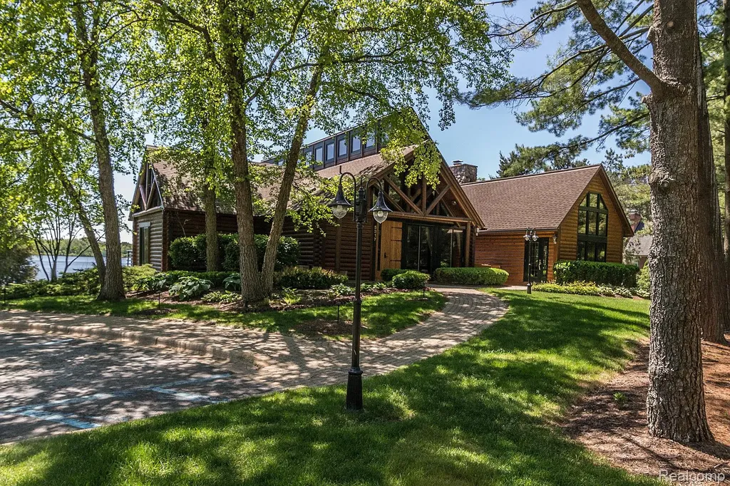 Lot 43 - Pinemont Hamburg Township MI 48116