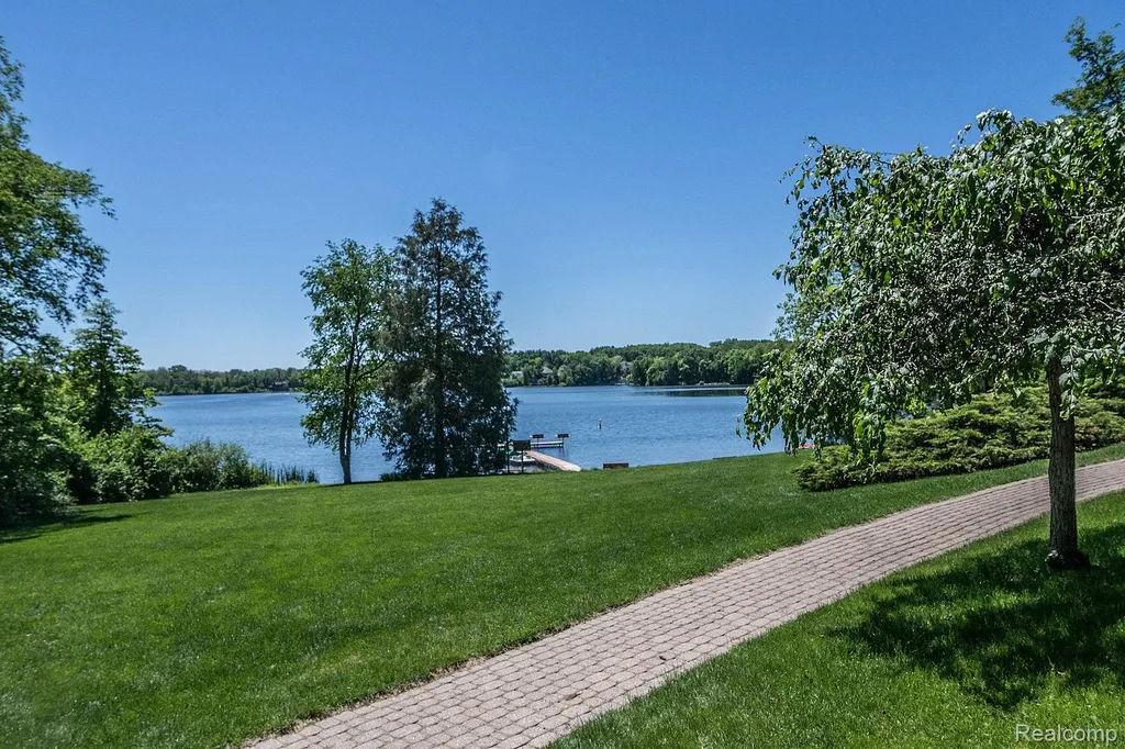 Lot 36 - Pinemont Hamburg Township MI 48116