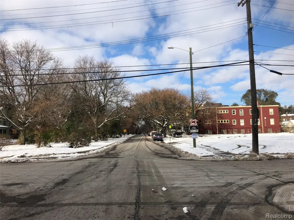346 W Grand Boulevard Detroit City MI 48216