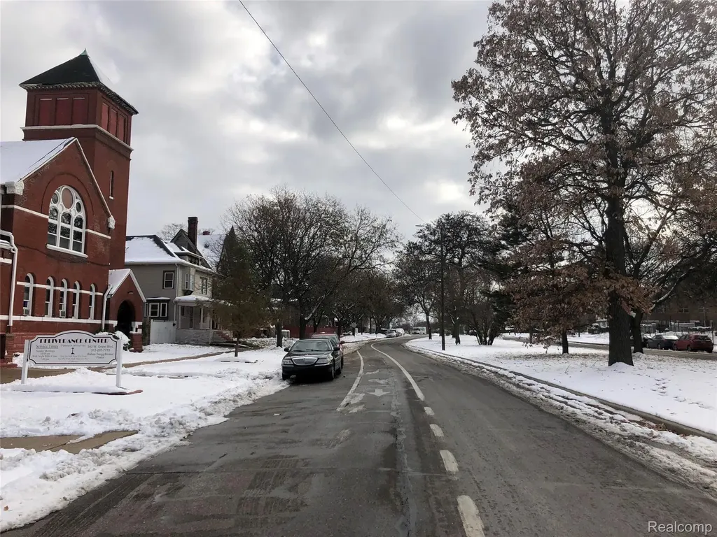 346 W Grand Boulevard Detroit City MI 48216