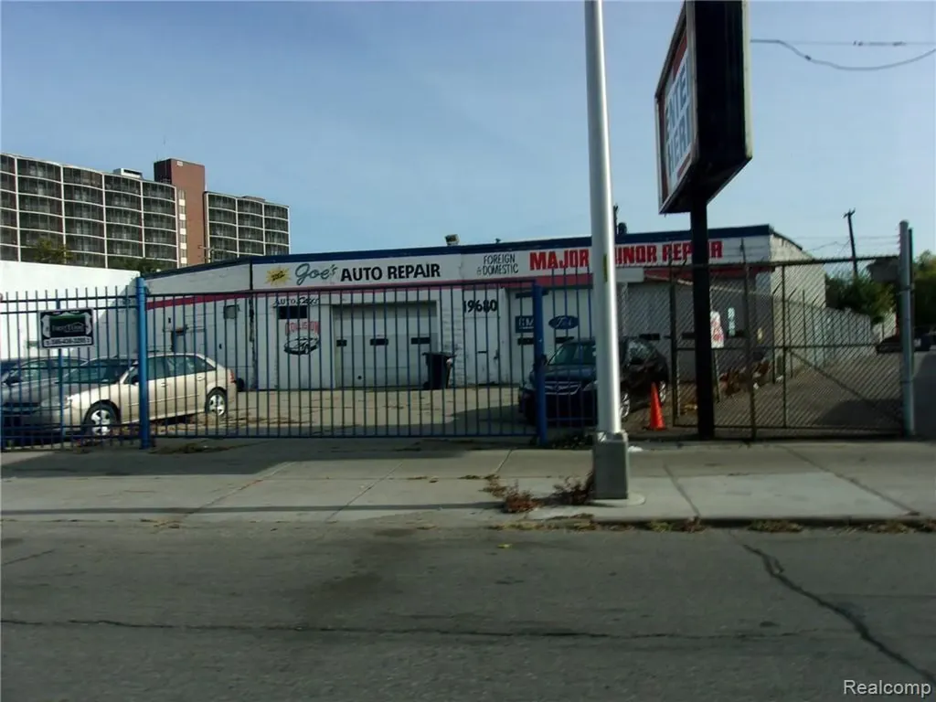 19700 Woodward Avenue Detroit City MI 48203