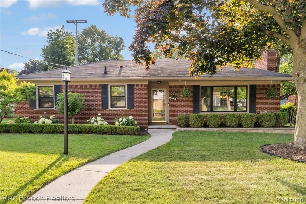 2436 Hawkins Avenue Royal Oak City MI 48073