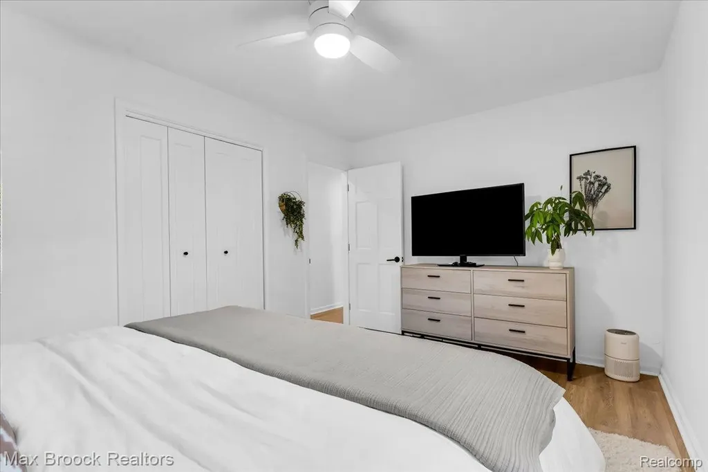 2436 Hawkins Avenue Royal Oak City MI 48073