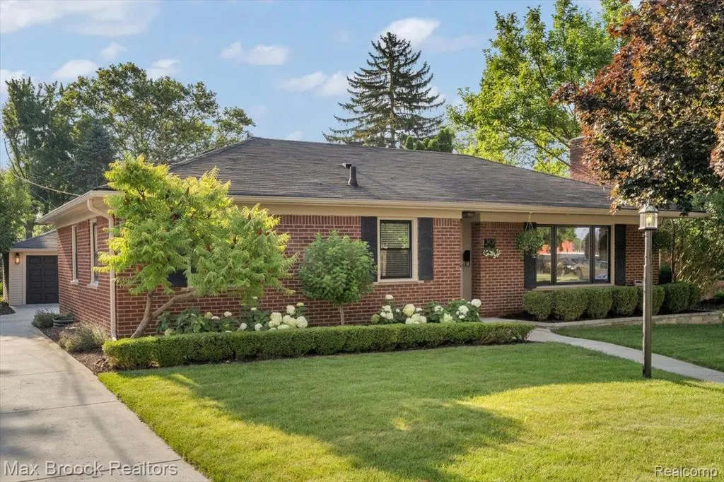 2436 Hawkins Avenue Royal Oak City MI 48073