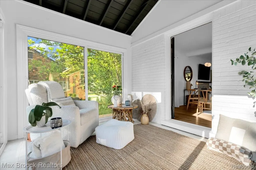 2436 Hawkins Avenue Royal Oak City MI 48073