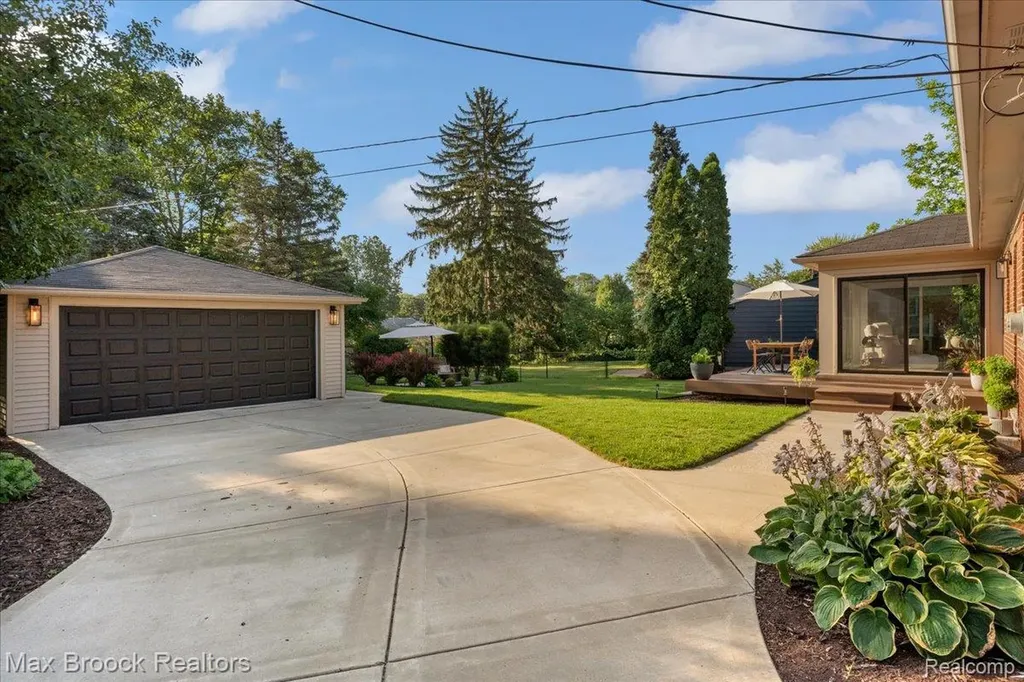 2436 Hawkins Avenue Royal Oak City MI 48073
