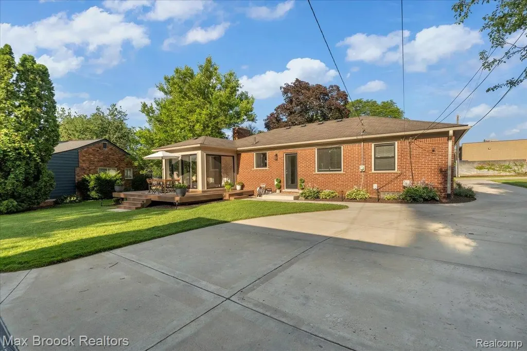 2436 Hawkins Avenue Royal Oak City MI 48073