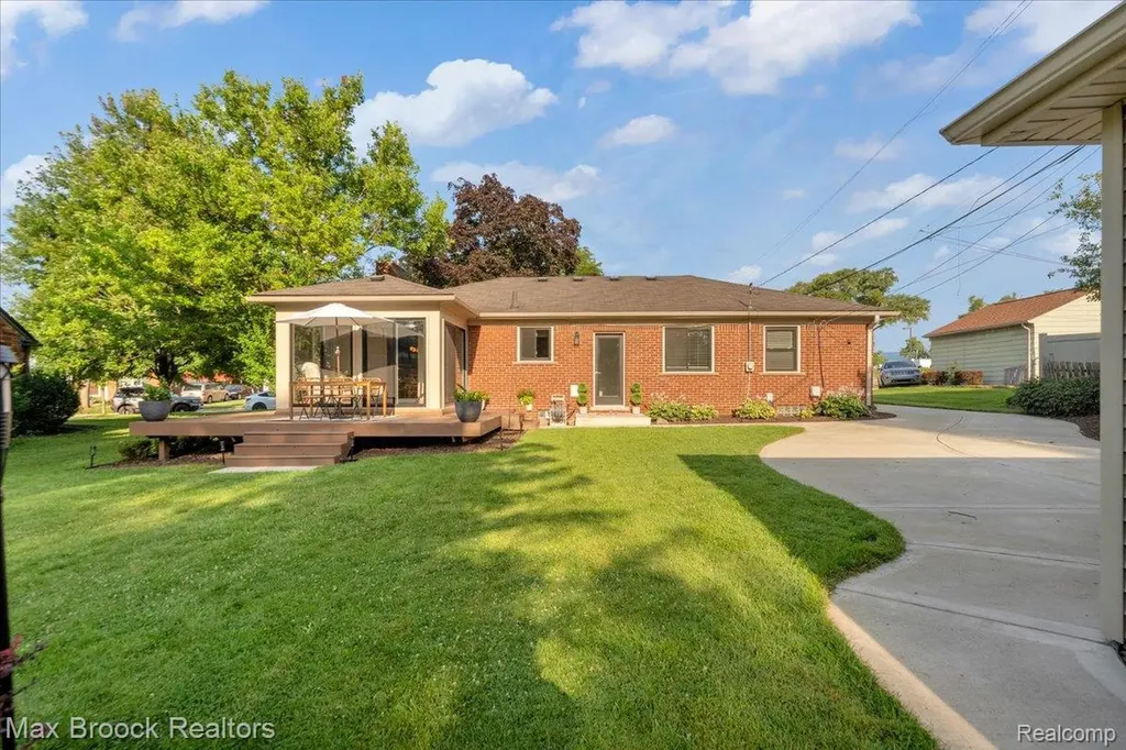 2436 Hawkins Avenue Royal Oak City MI 48073