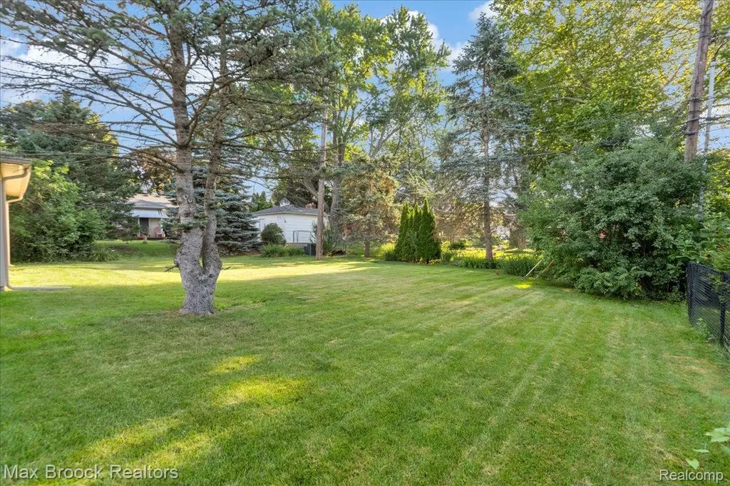 2436 Hawkins Avenue Royal Oak City MI 48073