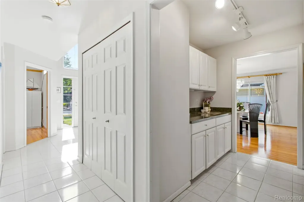 3417 Balfour Drive Troy City MI 48084