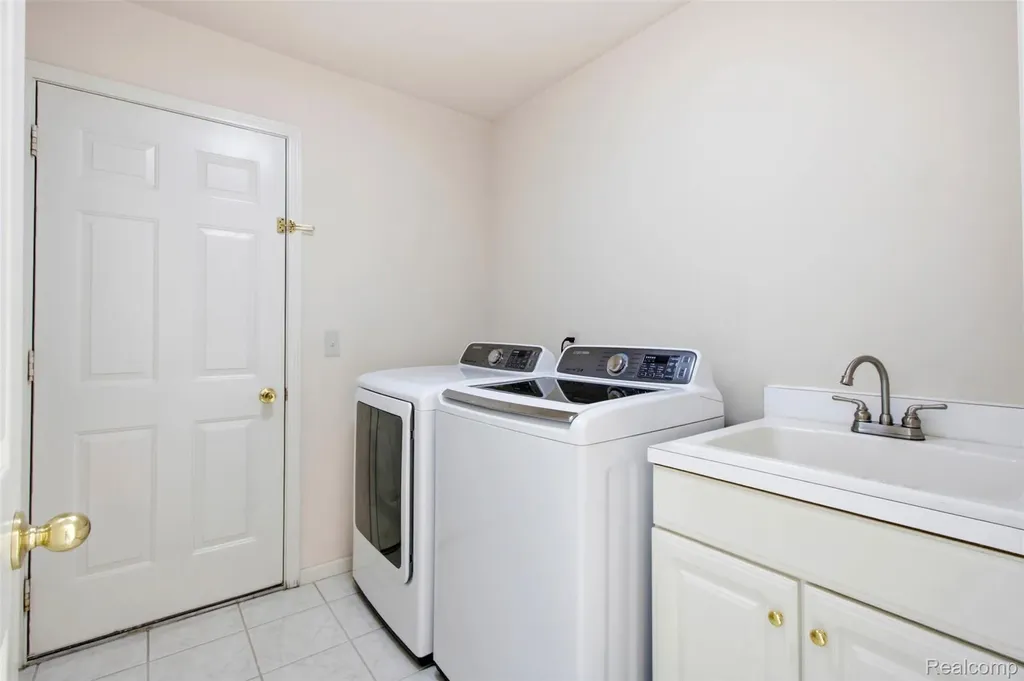 3417 Balfour Drive Troy City MI 48084