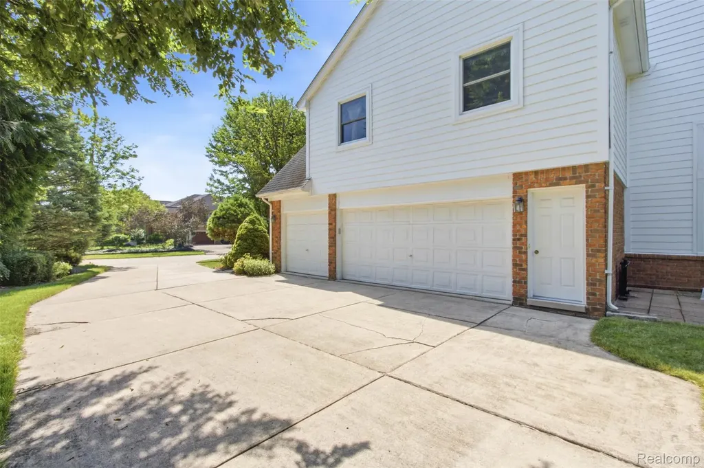 3417 Balfour Drive Troy City MI 48084