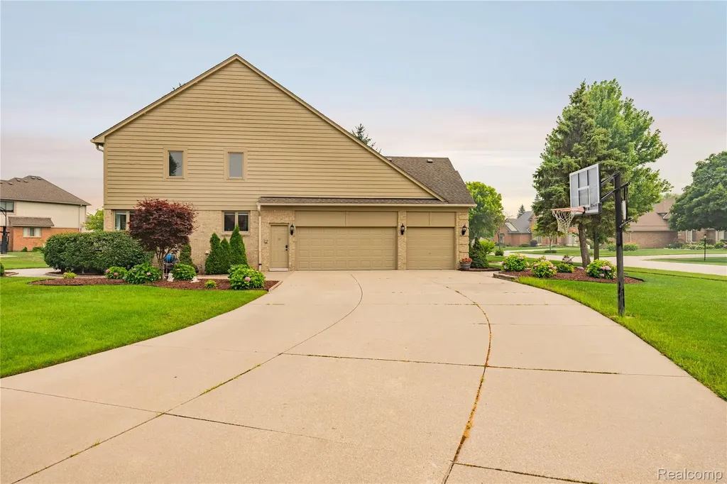 43352 Chardonnay Drive Sterling Heights City MI 48314