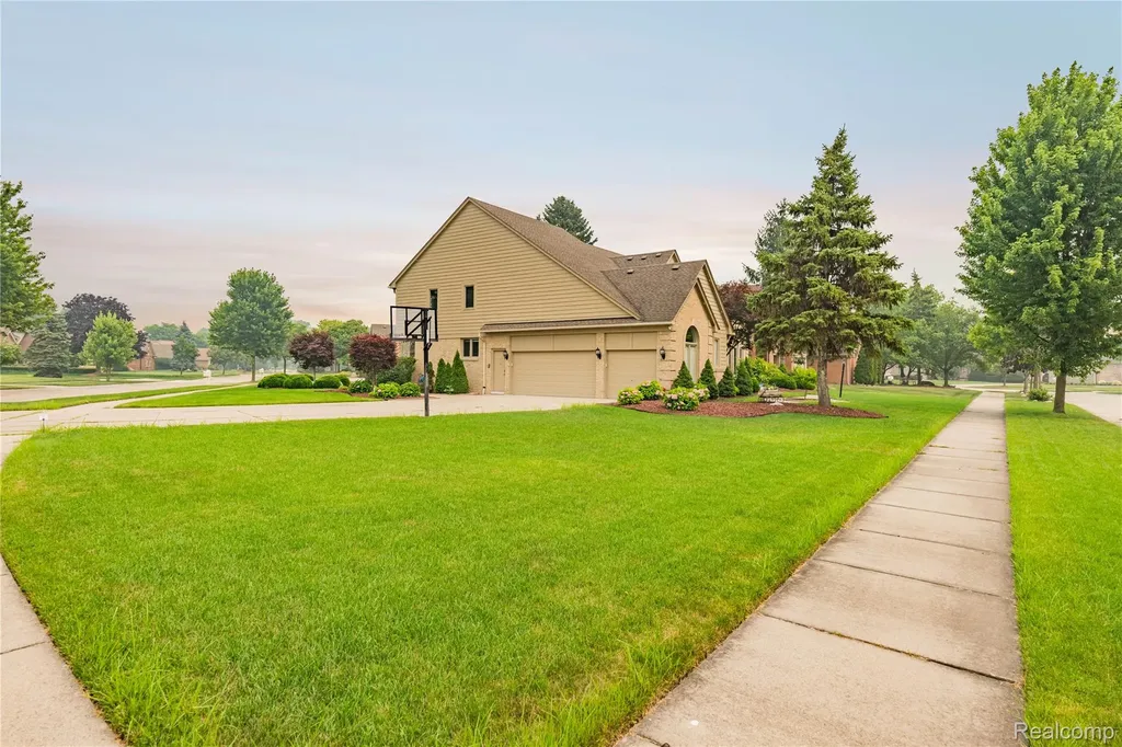 43352 Chardonnay Drive Sterling Heights City MI 48314