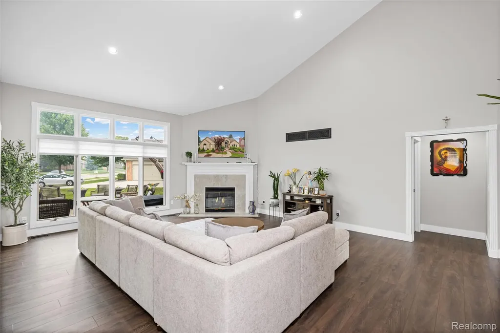 43352 Chardonnay Drive Sterling Heights City MI 48314