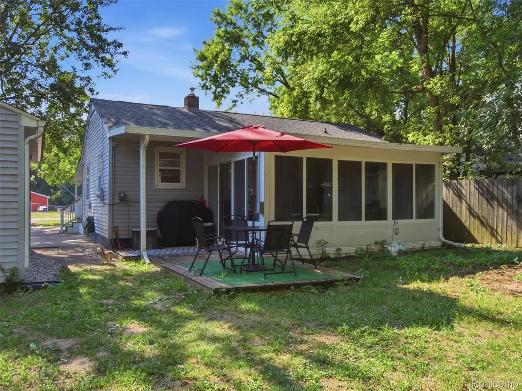 3328 Mills Acres Street Genesee Charter Township MI 48506